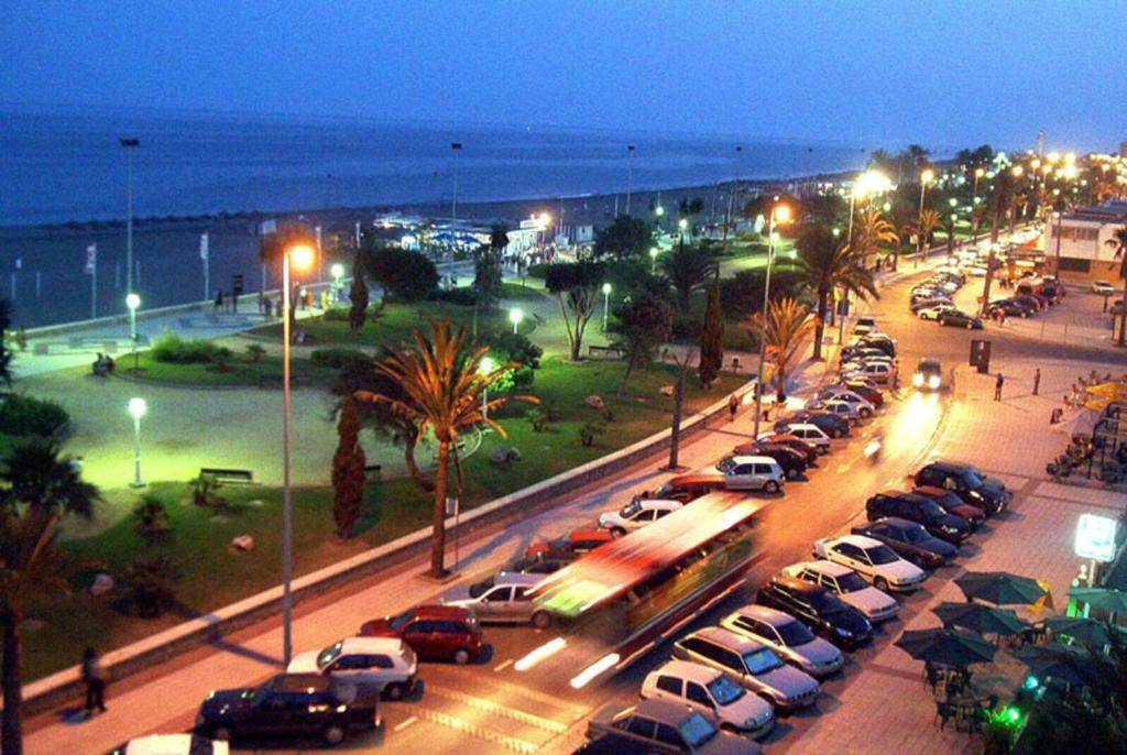 Apartamentos Guerrero Torre del Mar Kültér fotó